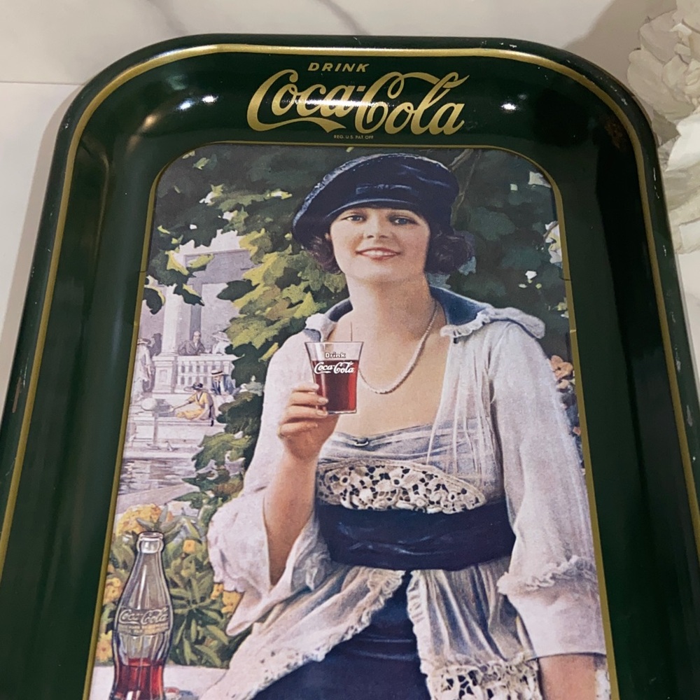 1983 Coca-Cola Dark Green and Gold Antique Style Serving Tray - Picture 4 of 17
